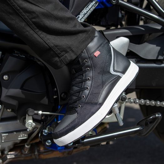 TORI BOOTS BLACK/WHITE
